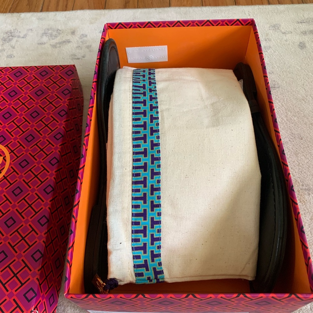 Tory Burch Black Logo Thong Sandals - Picture 10 of 13